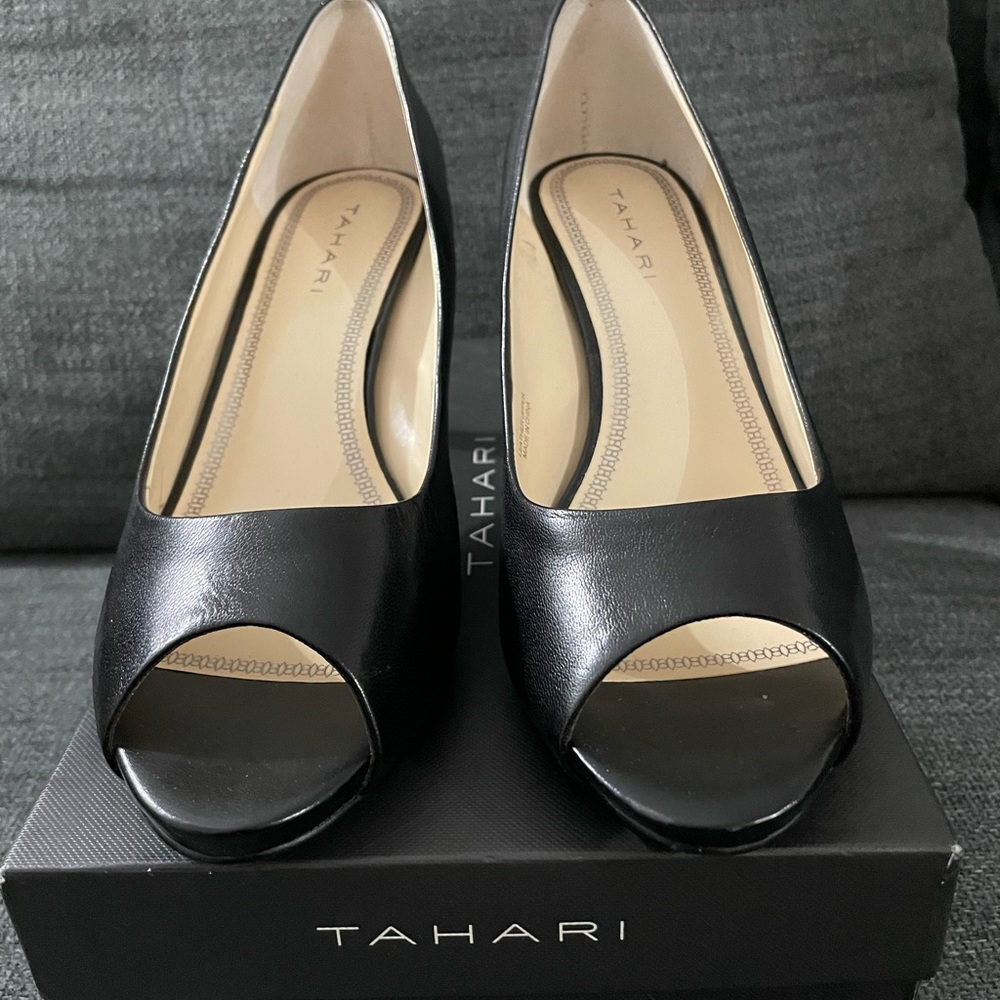 New black leather peep toe Tahari heels